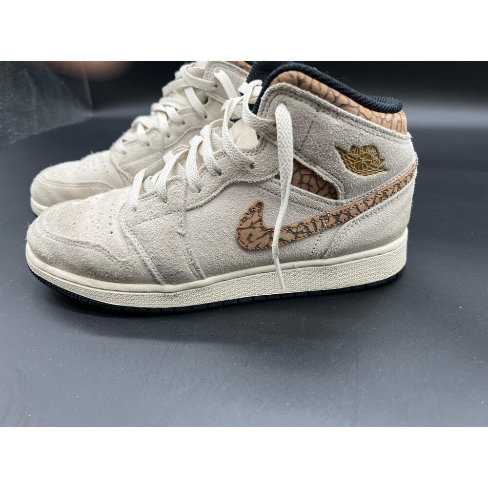 Nike Air Jordan 1 Mid SE‎ Elephant Light Orewood Size 7Y